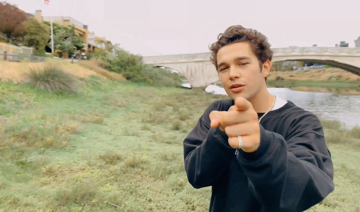 PopCrave's tweet photo. .@AustinMahone has released the music video for his funky new single, #DancingWithNobody. 🕺

Watch: https://t.co/9UOa2327um https://t.co/2akQEy5X8g