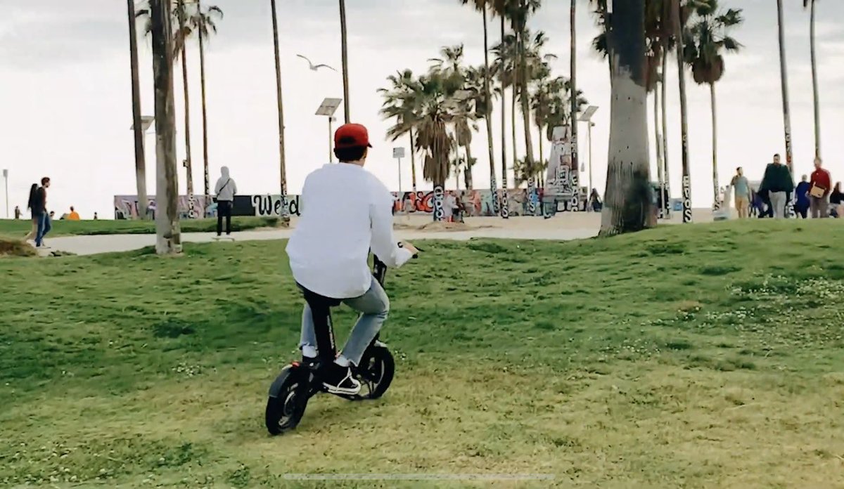 PopCrave's tweet photo. .@AustinMahone has released the music video for his funky new single, #DancingWithNobody. 🕺

Watch: https://t.co/9UOa2327um https://t.co/2akQEy5X8g