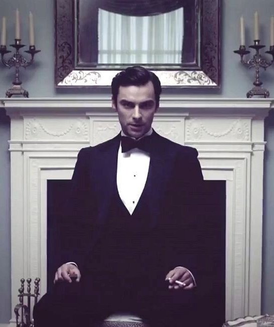 Happy Birthday Aidan Turner 