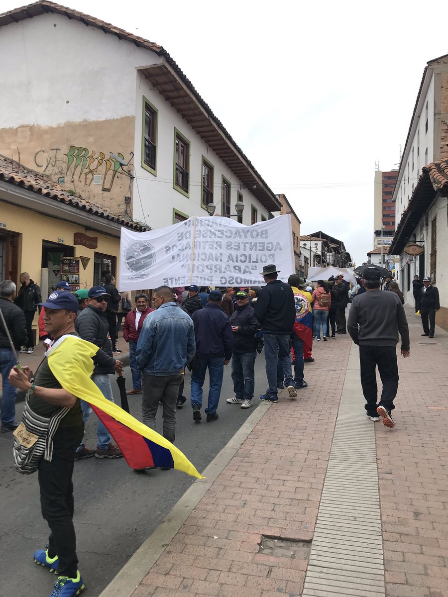 shanapina's tweet image. #Tunja Masiva marcha por parte de los afiliados  al régimen especial de salud de la Policia Nacional. #DISAN    @Sanidadesmas para cuándo una Clinica a la altura de una Capital?