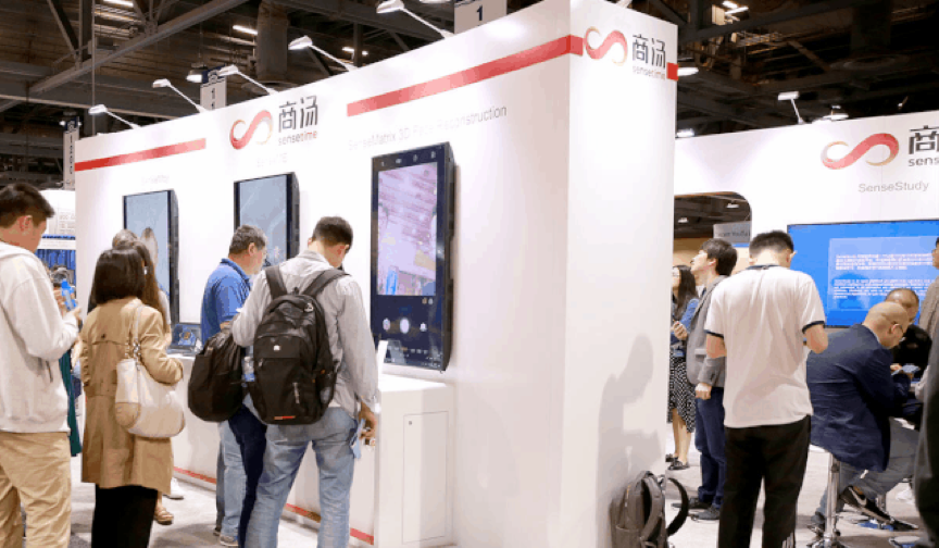 SenseTime_AI's tweet photo. In the world-renowned #CVPR2019, SenseTime demonstrates again its relentless pursuit of originality and innovativeness.

This year, we got 62 papers accepted to the CVPR, 18 papers more than last year!🎉🎉🎉
#SenseTime_AI #research #ComputerVision https://t.co/4XLTMoqYLX