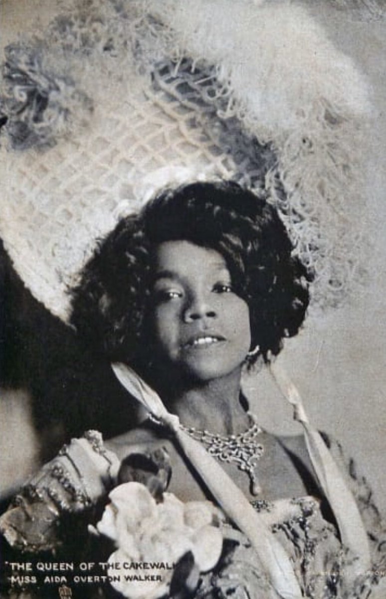 One more time for our queen Aida! The headpieces! MY GOOOOODNESSSSJKNNLL!!!!!In 1903, she performed at Buckingham Palace for King Edward VII. This is what launched her into stardom   #Juneteenth  