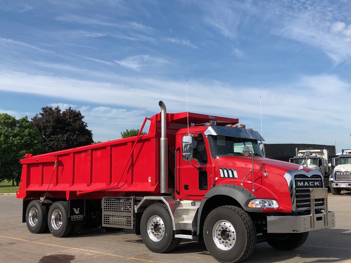 June's starting to look great with these bright summer skies, but it's even better with this bright red @MackTrucks @SimardTwinSteer Tandem Steer 👌💪#macktrucks #simardsuspensions #visiontruckgroup #summerskies #redtrucks #trucking #trucks #macktruckscanada