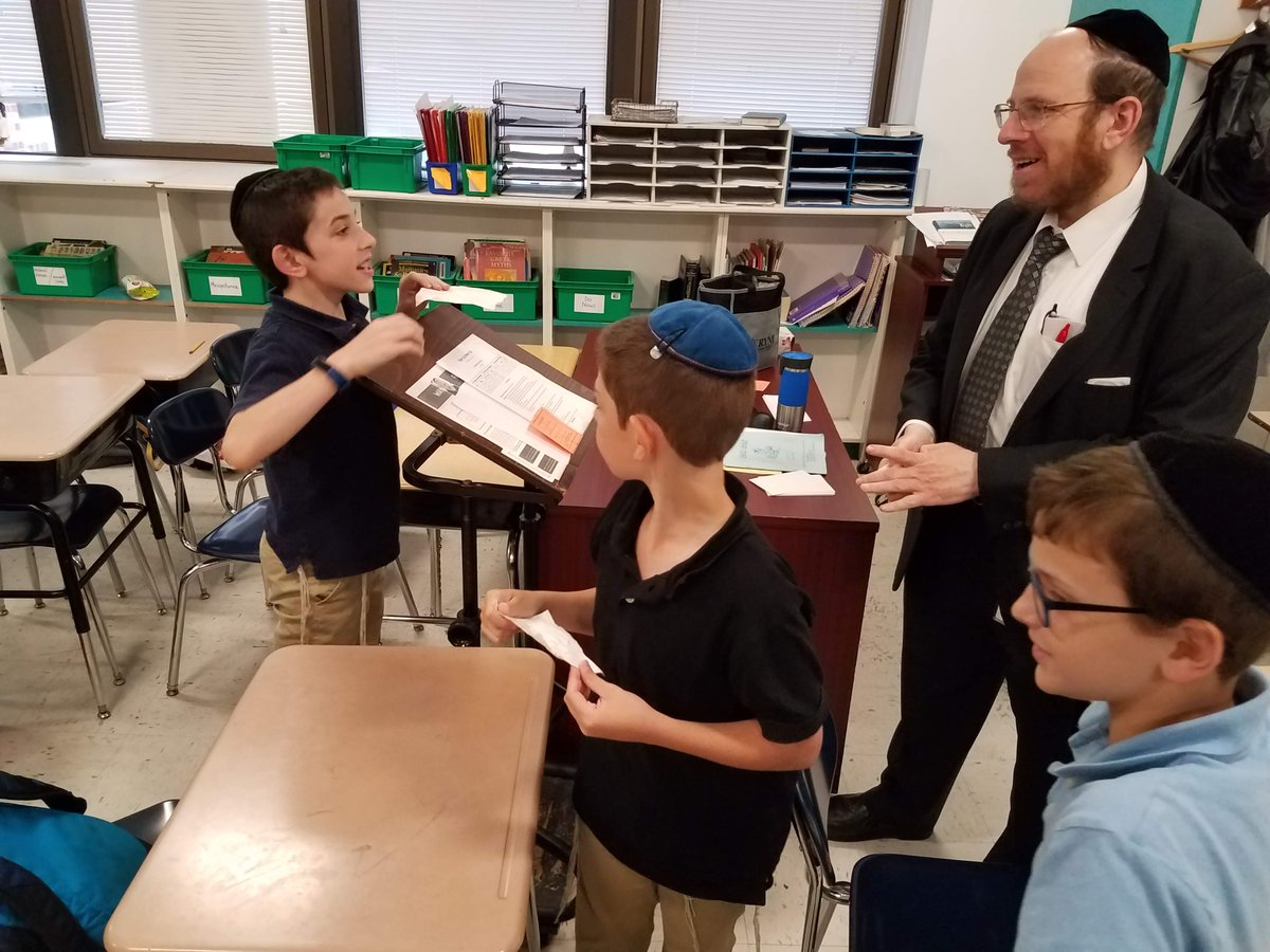 weRYNJ's tweet photo. Our 5B, 6B &amp; 7B students meet the next grade's Rebbeim with an ice breaker activity and song competition followed by a stirring kumzitz together in the Rabbi K. Concourse #TheSongHasJustStarted https://t.co/5qFL2eKc4K