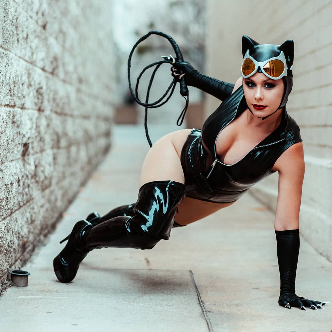 Catwoman - #batman #catwoman #cosplay Cosplayer: @LenoxKnight - http://inst...