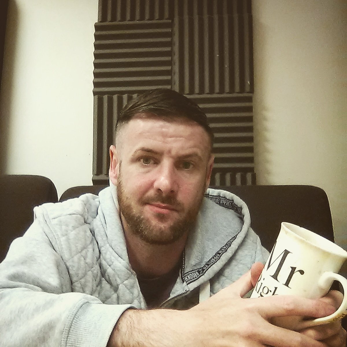 axelknox's tweet photo. **COFFEE BREAK**
☕☕☕☕☕☕☕☕
#axelknox  #housemusic #edmlifestyle #edm #studio #producerlife #dondiablo #futurehouse #knoxed #techno #techhouse #bigroom #electro #producer #producerlife #dj #djlife #follow #dancemusic #basshousemusic #ghouse #basshouse #irish https://t.co/x73ND7bDg2