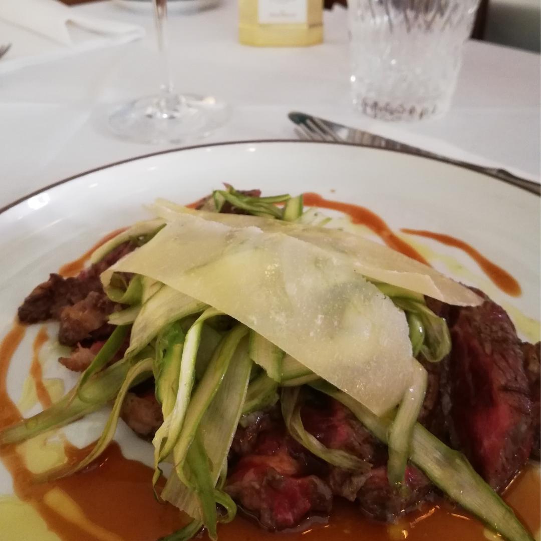 Frescobaldi_FLR's tweet photo. Piazza della Signoria, una gustosa tagliata di manzo e un buon vino della cantina Frescobaldi Vini. What else?

#frescobaldi #frescobaldifirenze #florence #firenze #frescobaldivini #tagliata #piazzadellasignoria https://t.co/eUzP0U63L7