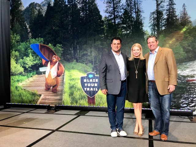 SFRetailRocks's tweet photo. Incredible day at #CNX19 sharing customers success from one of my favorite brands @tapestry!! Loved wearing all their incredible products! https://t.co/IxbRYnptgL