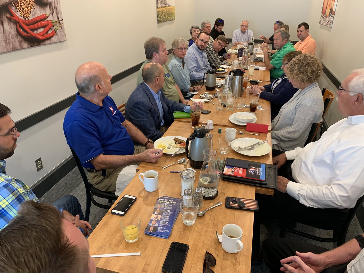 mike_mcquillen's tweet photo. A full room for this morning’s @LTRClub GOP Roundtable Breakfast @lepeepindy in Castleton. Speakers were @SC4Lawrence &amp; our 2019 @LawrenceINcity @IndyGOP Team. https://t.co/QrNK8Hh8ax