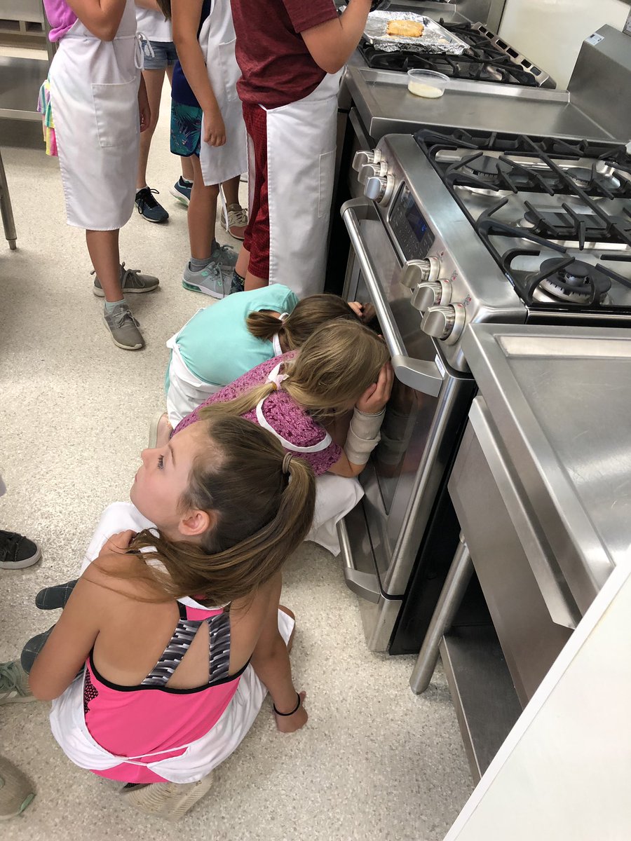 ShelbyMuha26's tweet photo. The oven light is out....but I need to check!!!! #facscamp https://t.co/MQRxnxHMGW