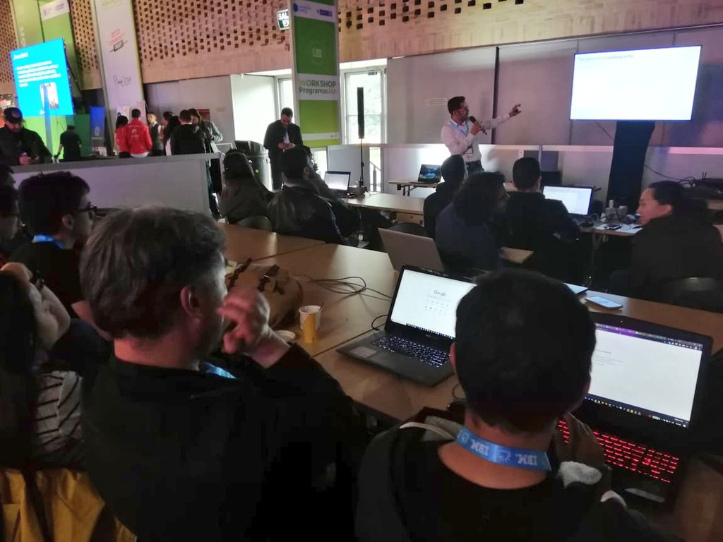 GobDigitalCO's tweet photo. #HOY en #CPCo2019 apasionados por los #DatosAbiertos diseñan una imagen gráfica para la #Visualizatón en la lucha contra la corrupción. La mejor propuesta representará a Colombia en la Conferencia Regional de Datos Abiertos en Ecuador. #LlenoTotal en la Arena de Corferias. https://t.co/hUsEjoCiE0