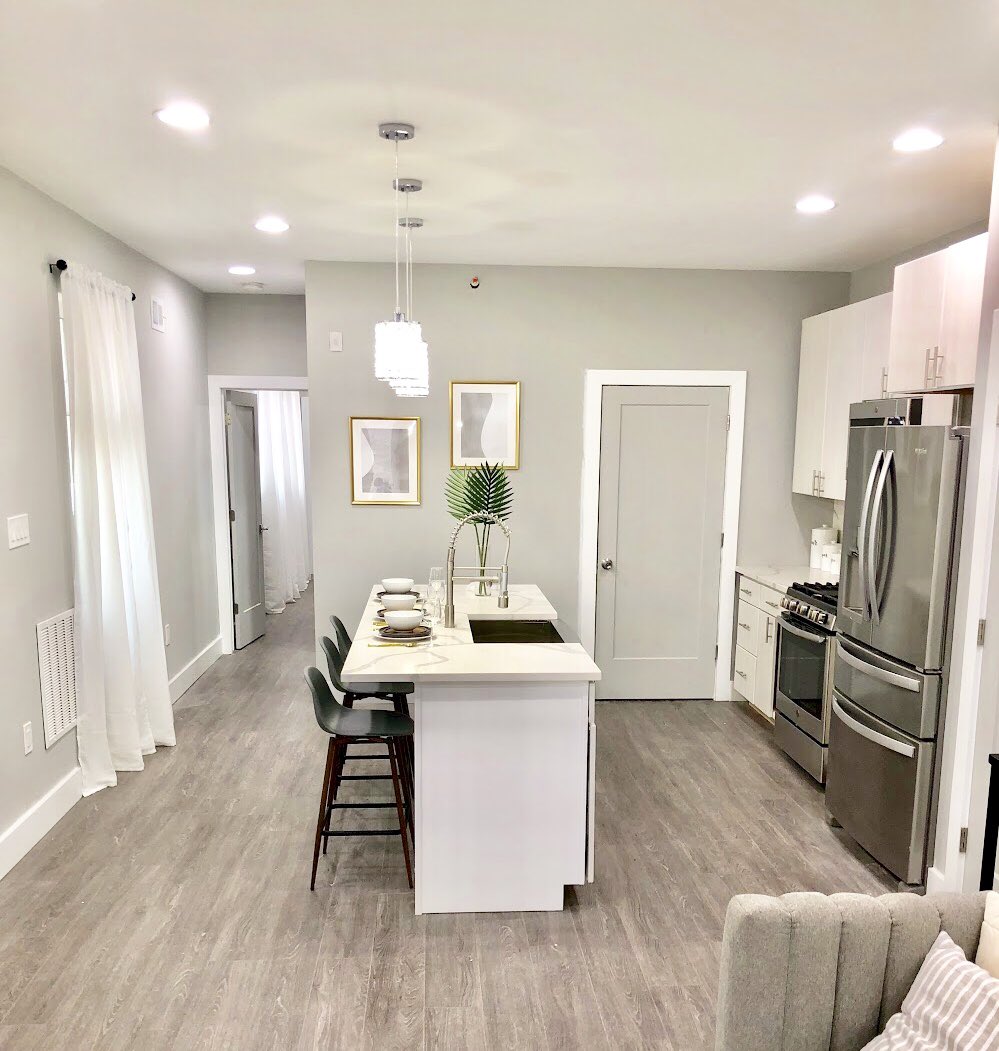 RazaProperties's tweet photo. Good Morning ☀️ Philly! Getting an early start to my day. Let’s talk about this kitchen. Details! 🙌Island 🙌. That’s a work of art! Thank you Erika at @Tayloredinsol for staging this breathtaking kitchen at 1321 N 19th St - Unit A.
Follow:👉 @Tayloredinsol 
#razaproperties #tb https://t.co/t3cI1nH2oV