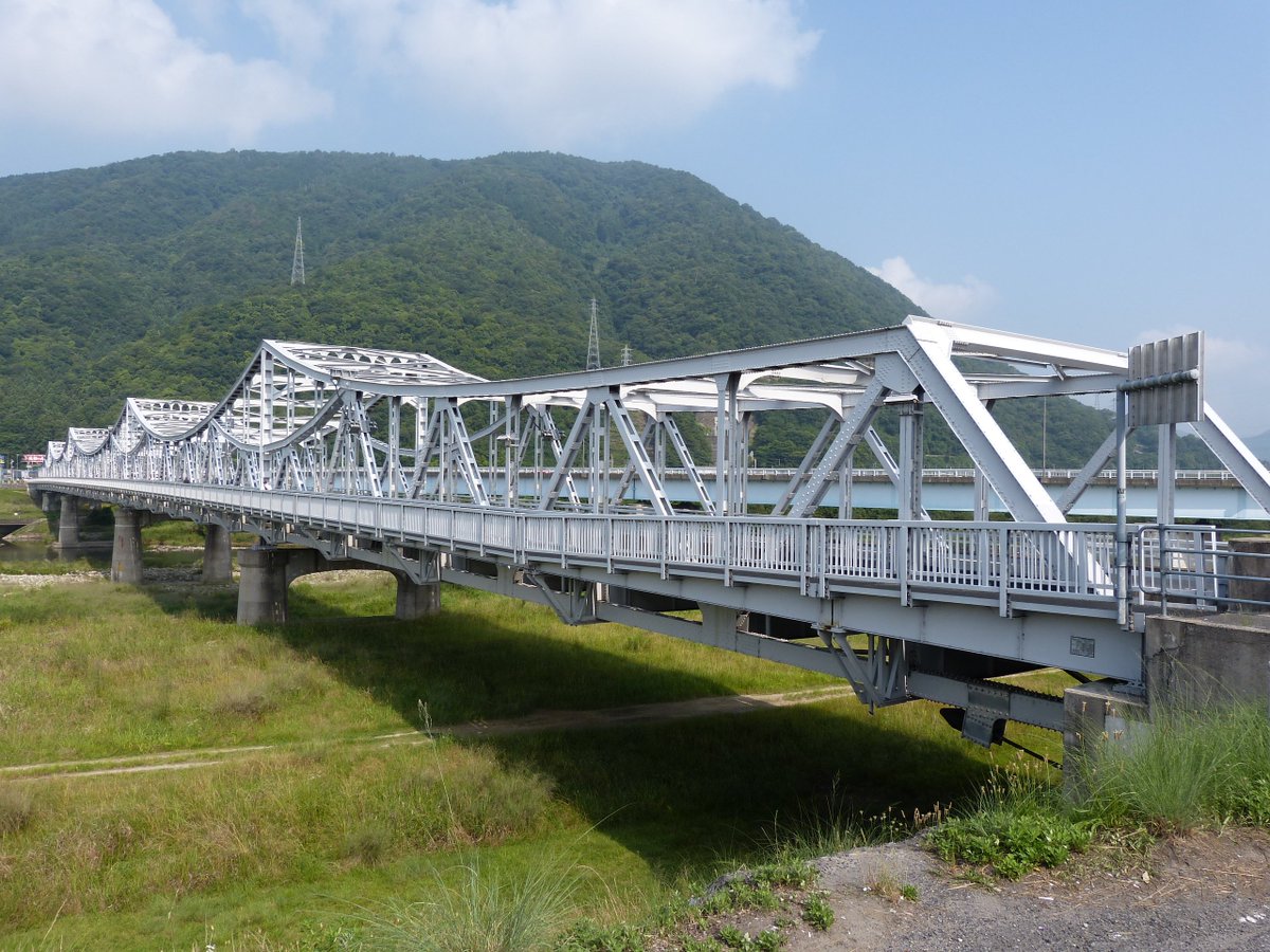 まも ドボ鎮 T Co R0i13wm4c0 松谷さんの敷波イラストの背景の鉄橋 広島の可部の太田川橋かと思ったけど 川の水面が広いし長岡の長生橋の方が近いかな まも ドボ鎮 T Co R0i13wm4c0 松谷さんの敷波イラストの背景の鉄橋 広島の可部の太田川橋かと思ったけど 川の水面が広いし長岡の長生橋の方が近いかな