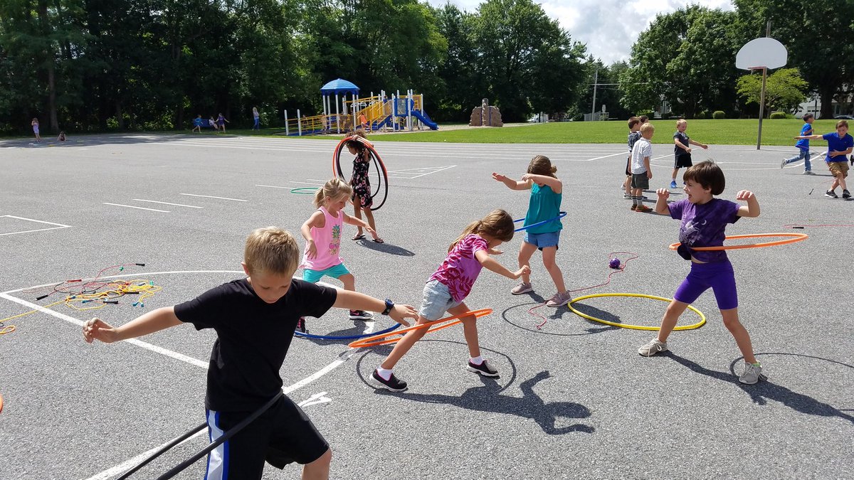 FCPSAulthouse's tweet photo. Hula hoop time! #NMWRoars https://t.co/36tB6oDosP