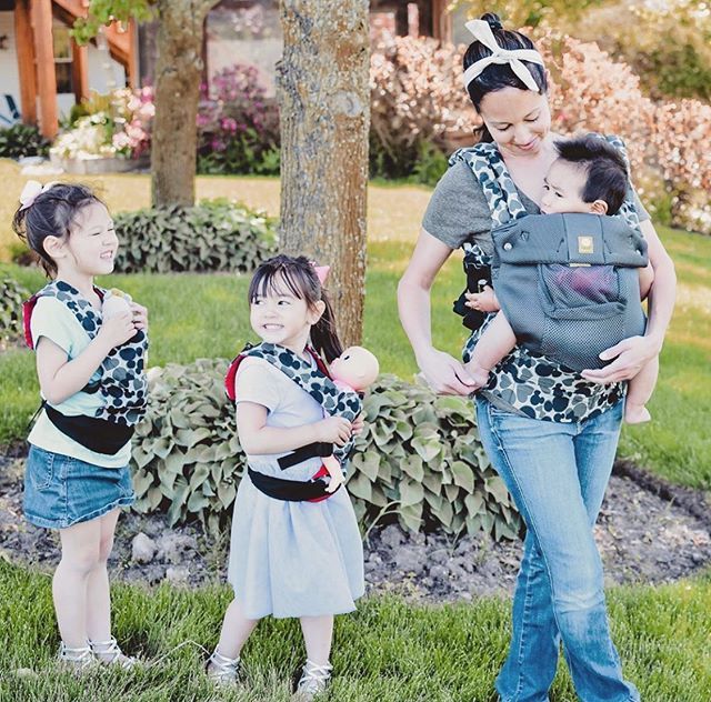 LILLEbaby's tweet photo. As mama @kspaetti says: โThereโs nothing cuter than my ducklings following close behind me, and all us being matchy-matchyโ ๐ค๐ฅ๐ฅ๐ #LilleLetsMe #Lillebaby #Parenting #Love https://t.co/sWTo4KwmPq https://t.co/2hqpg4uVzC