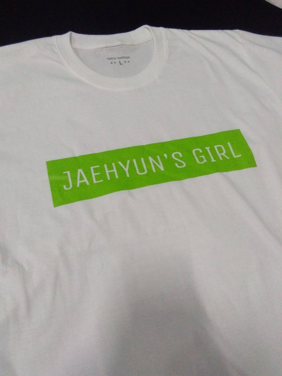เสื้อสีเขียวนีออน tweet media