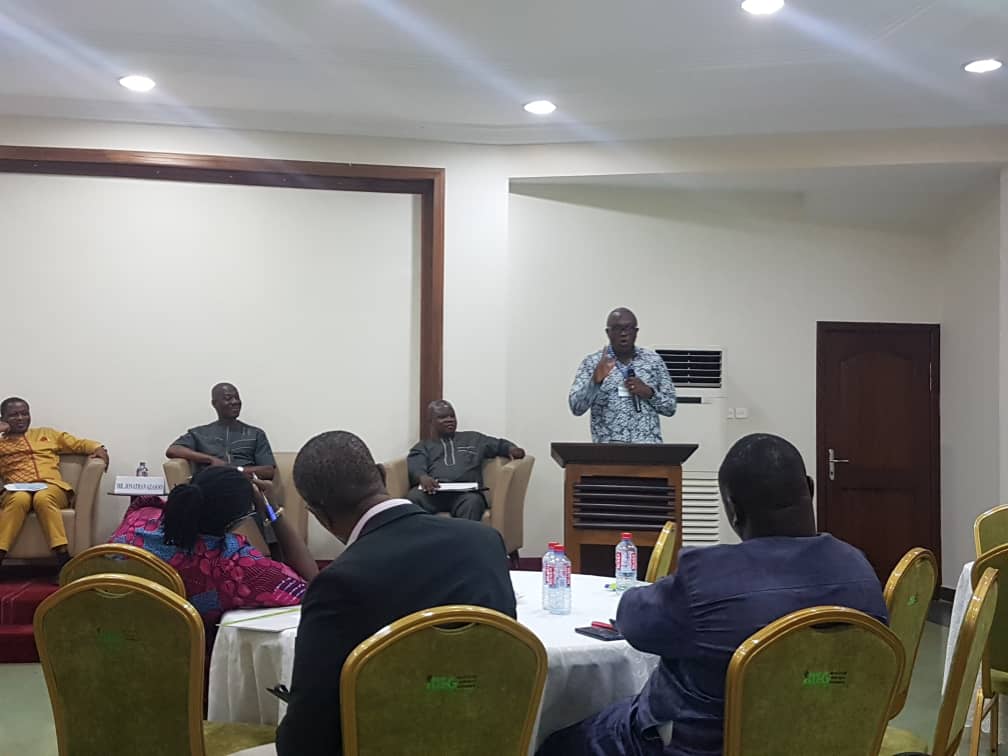 penplusbytes's tweet photo. Prof. Atsu Ayee of IDEG (@IDEGGhana) delivers his concluding remarks at the roundtable discussion on "strengthening the sub-district structures in a reformed decentralized local governance system in Ghana" #LocalGovernanceReforms #DemocraticDevolution #JoySMS #CitiCBS https://t.co/EmBWunKEVe