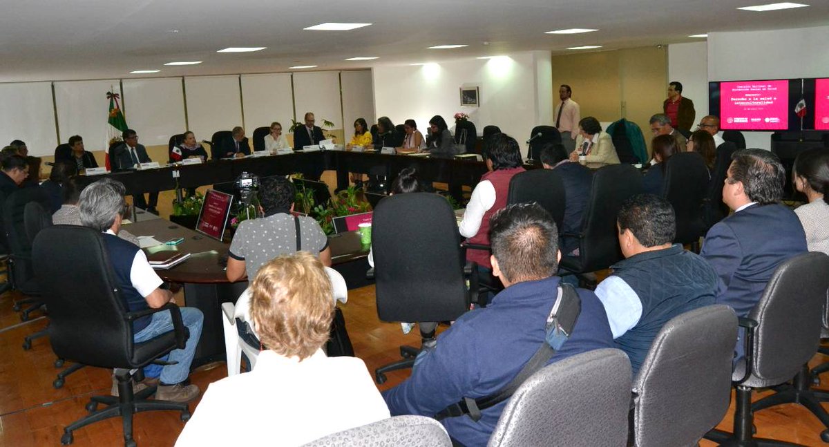 Seguro_Popular's tweet image. #FelizMiércoles Si no pudiste asistir o seguir la transmisión de la 1ra. sesión del Seminario &quot;Derecho a la Salud e Interculturalidad&quot;, te compartimos el enlace de la transmisión por facebook live bit.ly/2WT6uap 
Para mayor información consulta  bit.ly/2Ro2Xe1