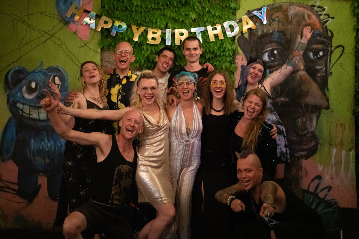 GamutGallery's tweet photo. We're back from a Tweet Hiatus! 7 years and going strong! https://t.co/GsYfwH4mkg