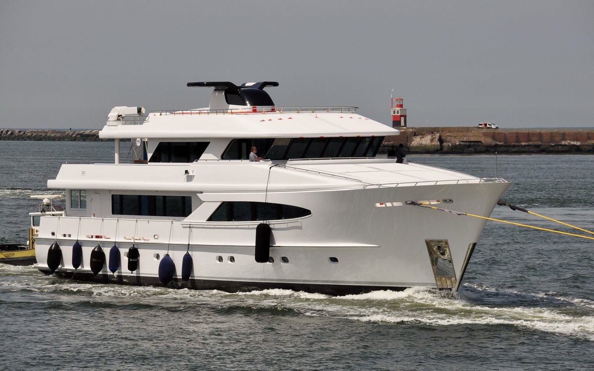 Dutchyachting's tweet photo. #HeesenYachts’ 37.7m #Unexpected was delivered as #AlumerciA in 2001 and arrived for a #refit at #BalkShipyard after she was sold in January 2018. According to Balk the refit has been successfully completed and and has the yacht been #delivered to her owner. Photos: Marcel Coster https://t.co/l1Bd0E3rP2