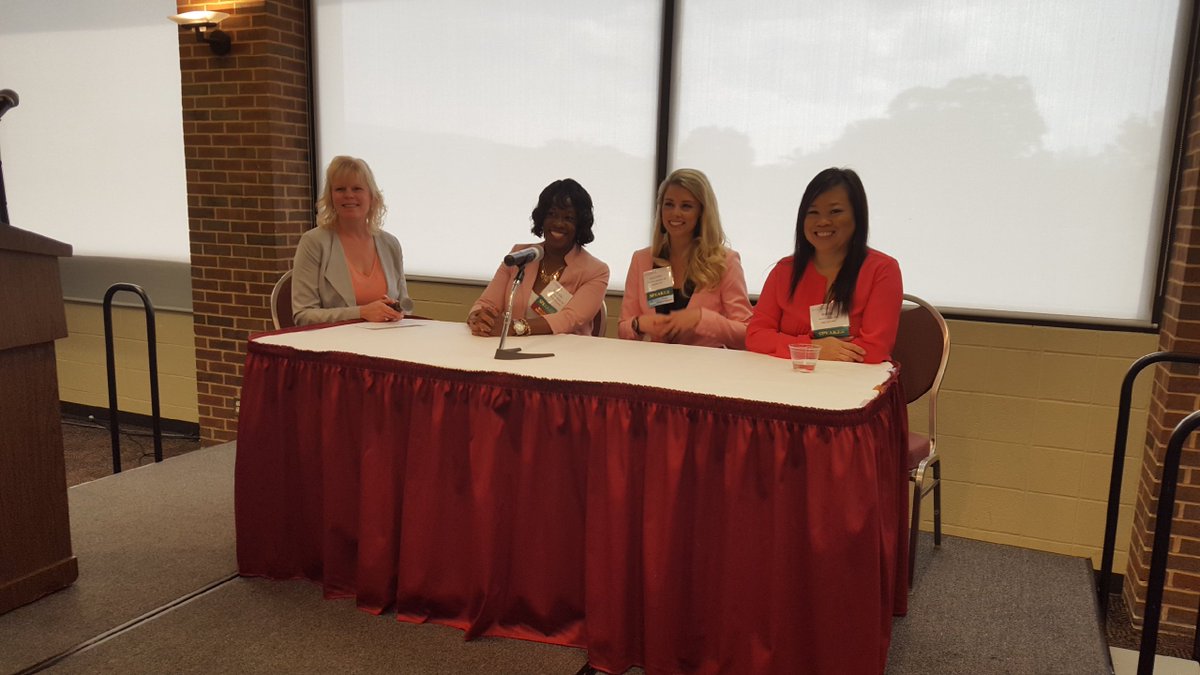 WomenODs's tweet image. First panel - Living your best professional life - Dr. Dori Carlson moderates Dr. Sherrol Reynolds, Dr. Rachael Wruble and Dr. Mamie Chan #womenods #wosummit