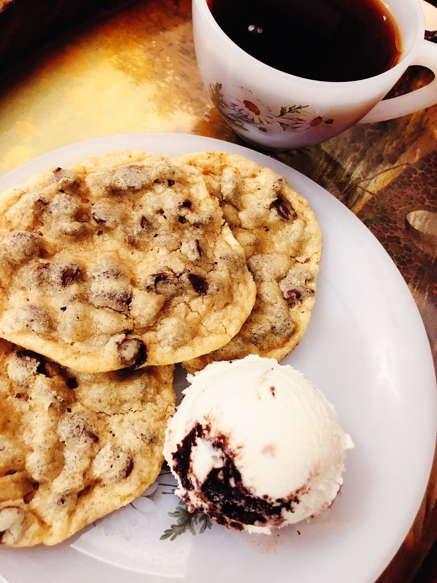 AhmadAlenezi03's tweet photo. كوكيز @Almo_S .. 🍪😌👌🏽

+ ذكرى #SIPHA2019 والي وصلتني وأسعدتني اليوم .. ✨ 

ودكم تشوفون جزء من كواليس تحضير الكوكيز 🤔🤦🏻‍♂️؟ https://t.co/cxMrbXrICu