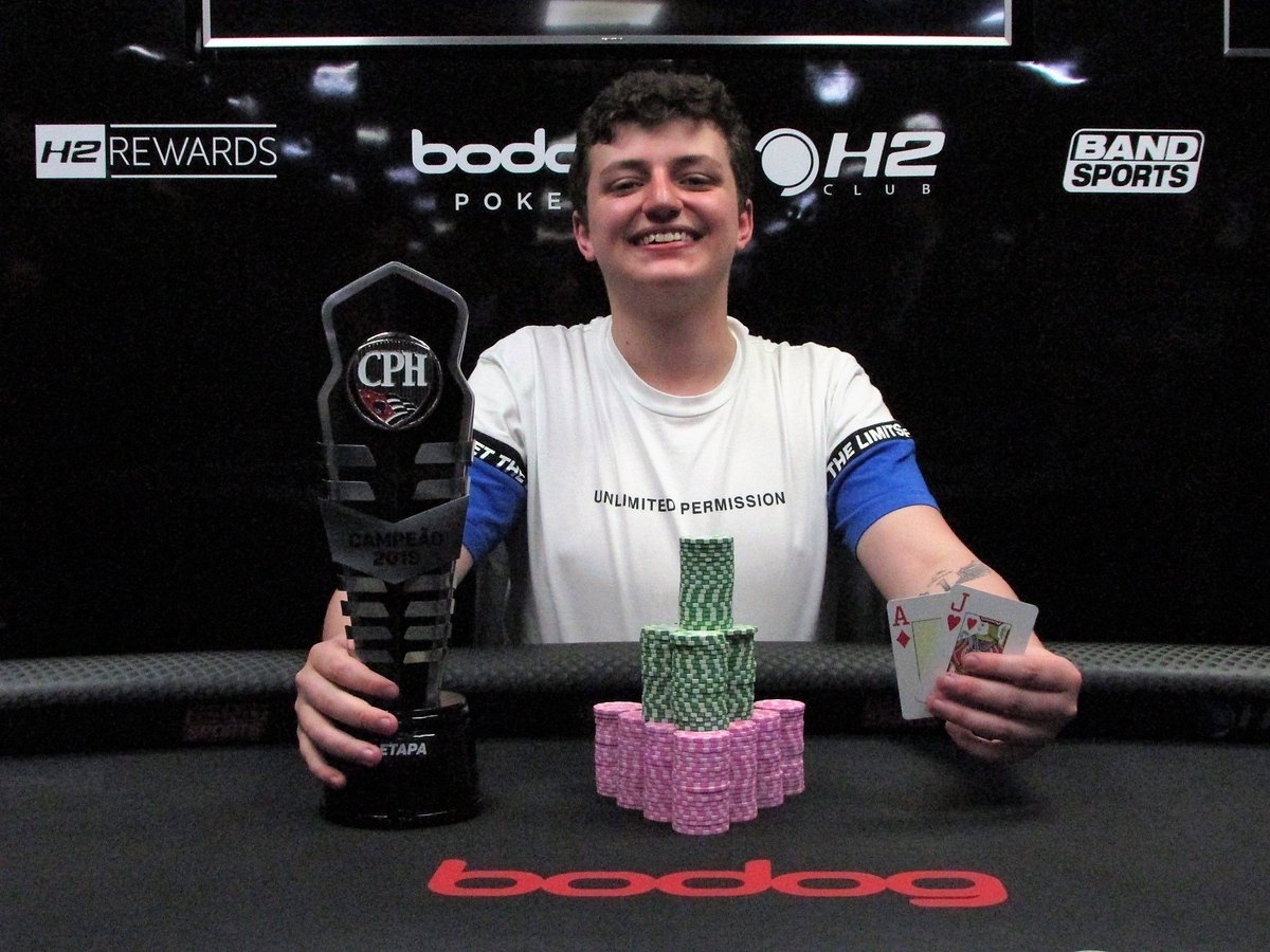 SuperPoker's tweet photo. CPH: Guilherme Cazula supera Mauricio Paolino no heads-up e crava a 3º Etapa do CPH 2019 https://t.co/z8p4BFjEs4 #CPHpoker #H2Club #Superpoker #Bodog @H2ClubHoldem @Bodog_Brasil https://t.co/yhcdJzj1AC