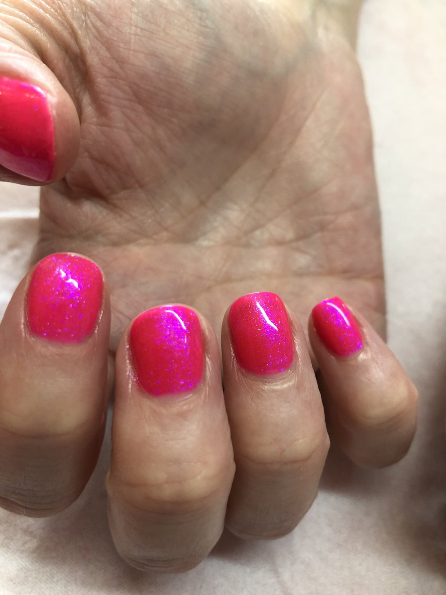 StourbridgeNail's tweet photo. Simple ready for summer pink nails for our lovely client earlier today ❤️ @StourbridgeNail @KatieLouisa1 @stewart99jones #stourbridge #kingswinford #gelnails #glitternails #Dudley #pedmore #kinver https://t.co/MsLj5ehYaB