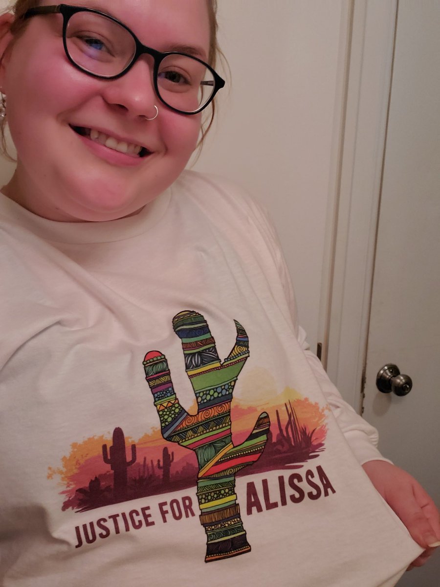 @SarahETurney @AVoiceForAlissa @KendallRaeOnYT just got back from the gym to find my new fave shirt arrived!!! I love it!!! #JusticeForAlissa 💛🌵