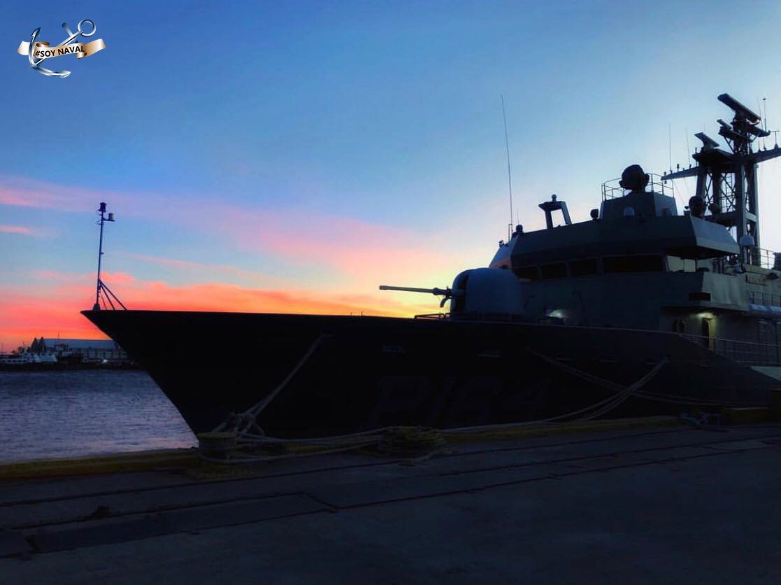 SEMAR_mx's tweet photo. Todos los días, al llegar el ocaso, sabemos que nuestras actividades continúan y las unidades de superficie siempre se encuentran listas para zarpar. Desde el puente de mando les deseamos hayan pasado un #FelizMiércoles https://t.co/8kOUuIay3J