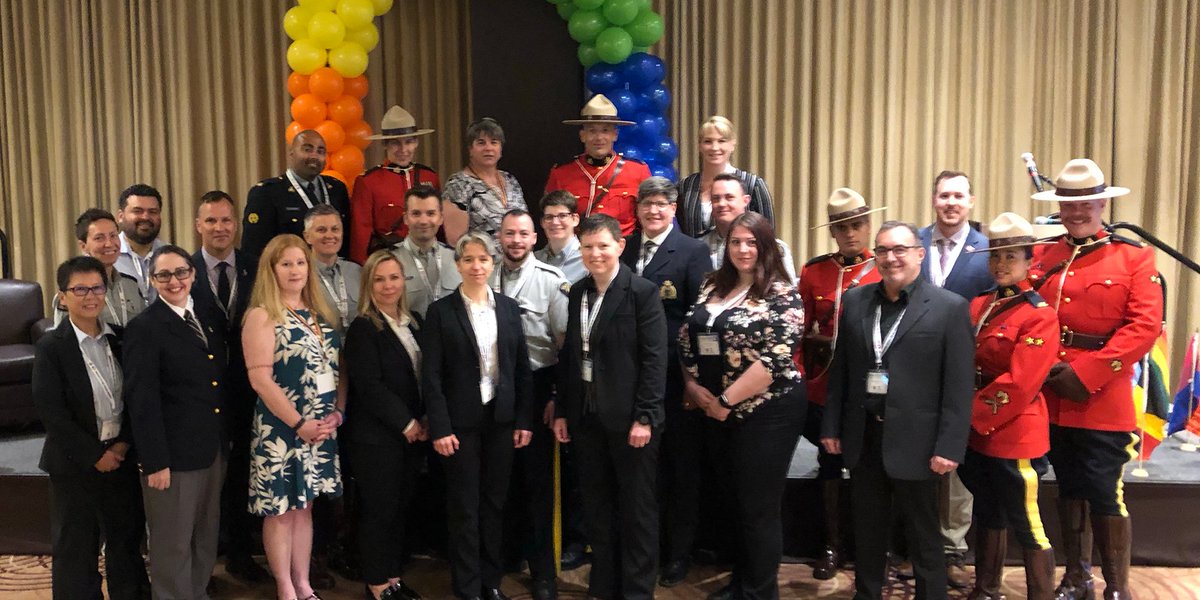 Photo de groupe à la conférence.