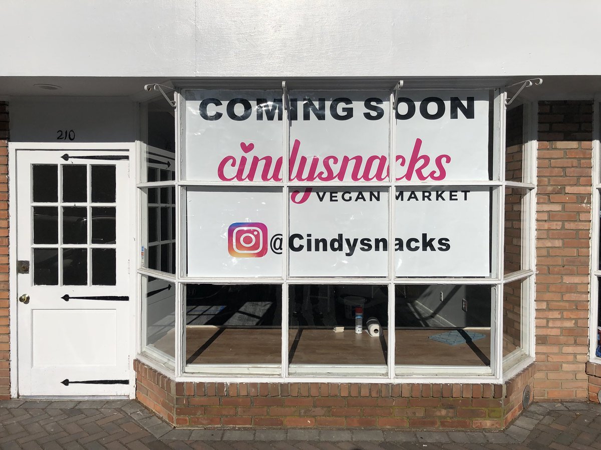 CindySnacks's tweet photo. We put our temporary sign up last week! We’re excited to bring a fully #Vegan market to #Huntington ! 

#LongIsland #ColdSpringHarbor #Northport #Greenlawn #HuntingtonBay #VGang #PlantBased #Vegetarian #DairyIsScary #Cindysnacks #LloydHarbor #Centerport #Woodbury #OysterBay https://t.co/ymSAovWVC4