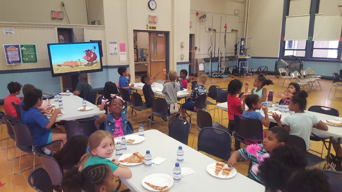 TeaneckWhittier's tweet photo. 🍕 Over 85 students purchased the opportunity to participate in the final pizza with the principal from the bees bucks store. 🍕 https://t.co/6rizXmXYpK