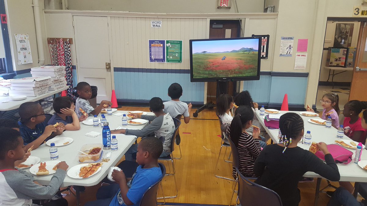 TeaneckWhittier's tweet photo. 🍕 Over 85 students purchased the opportunity to participate in the final pizza with the principal from the bees bucks store. 🍕 https://t.co/6rizXmXYpK