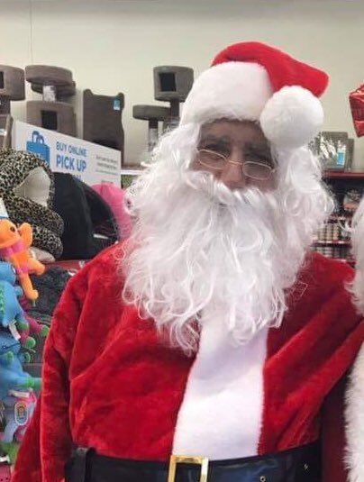 TNProverbs1210's tweet photo. Volunteer Robert Brown was Santa in December for fundraising pics. He’s been hoping for the best gift of his own, a new kidney. On August 6, that’s gonna happen thanks to another amazing volunteer Megan Saxby. Superheroes definitely don’t all wear capes. #ProverbsFamily https://t.co/PgBQgFS1C8