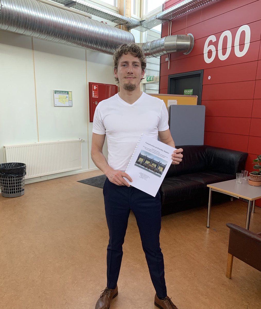 Namyslo1990's tweet photo. 12-tal i hus! Tak til @ThomasSkovPeter &amp; @BrondbyIF, @LBauerDK og @kennethcortsen + alle respondenter! 🎓 #fanzonen #fanoplevelse https://t.co/4fRVHIFHNH