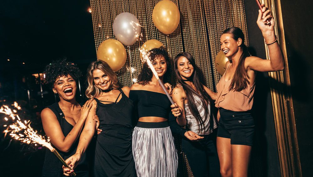 bookapartycom's tweet photo. For those looking for a truly unforgettable hen do check out our immersive hen party ideas via @WeddingDates https://t.co/y0JjP8oqpO #henpartyfun #WeddingHour https://t.co/5s8idtkYZl
