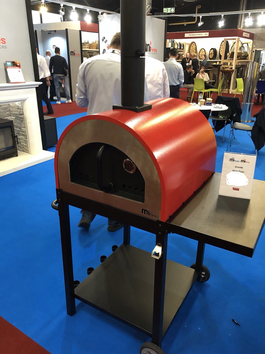 MIFlues_Jason's tweet image. Pizza Grande from @MIFlues_Liners  🍕🍕🍕 #pizza #oven #pizzagrande #mifires #miflues #summeriscoming #woodfired