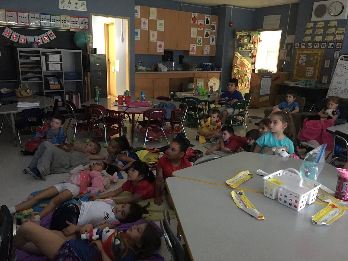 MsSheaRm117's tweet photo. Our “sun-Sational” week is going strong for Ms. Sheas super stars! Movie day was a success! The movie 🎥 was funny, 🍿 was yummy & friends 👫 were comfy! Three more days! 😎 #bee4life https://t.co/JyyTCTHwLw