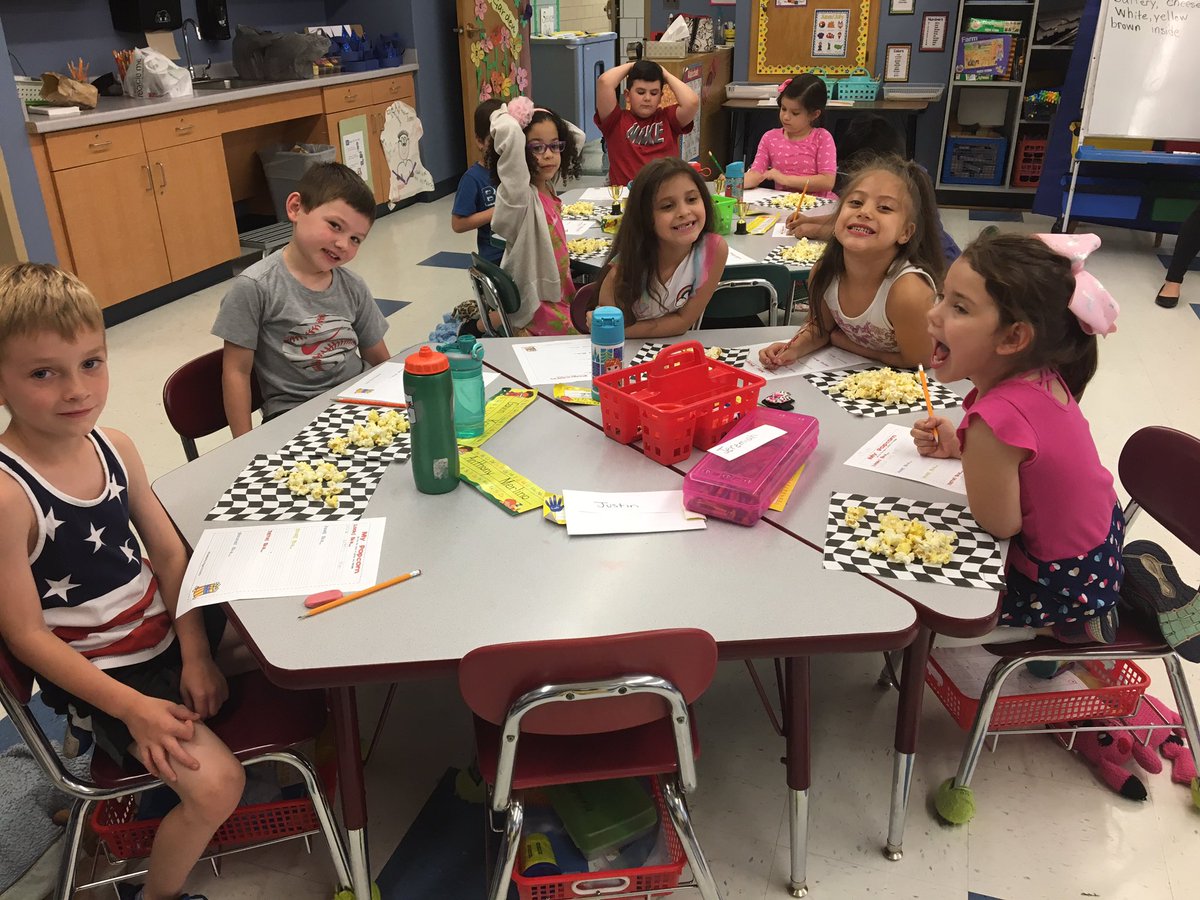 MsSheaRm117's tweet photo. Our “sun-Sational” week is going strong for Ms. Sheas super stars! Movie day was a success! The movie 🎥 was funny, 🍿 was yummy & friends 👫 were comfy! Three more days! 😎 #bee4life https://t.co/JyyTCTHwLw