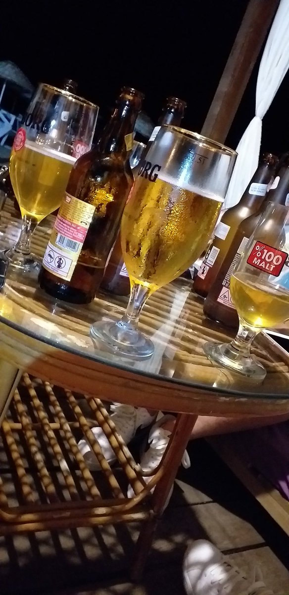 Her gözünü kapayan uyumaz her veda eden de gitmiş unutulmuş sayılmaz: iyi geceler🍻