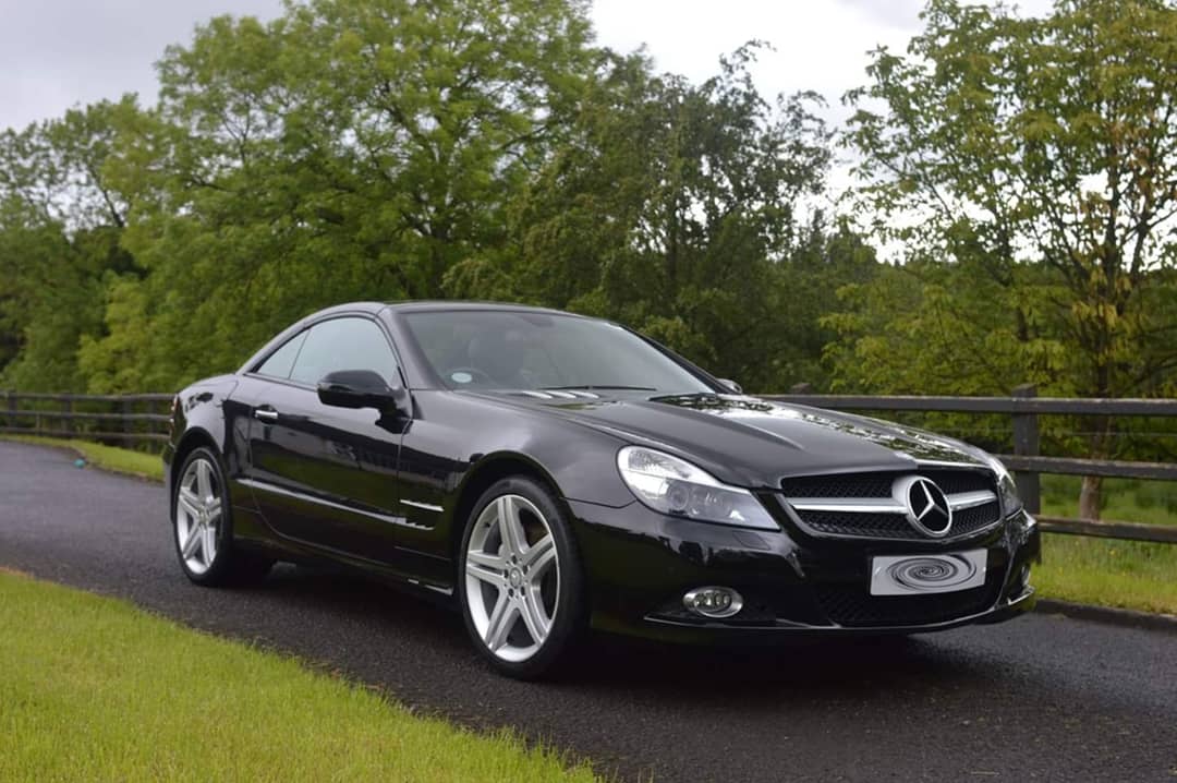AGDetailing's tweet photo. This beautiful Mercedes SL350s paintwork was in need of some rejuvenation to bring it back to life.  It received a Two Stage correction detail to remove heavy swirling and RDS

#agdetailing #detailing #detailer #gyeon #gyeonquartz #gyeoncertifieddetailer #mercedes #sl350 #amg https://t.co/JBg3aVkxmL