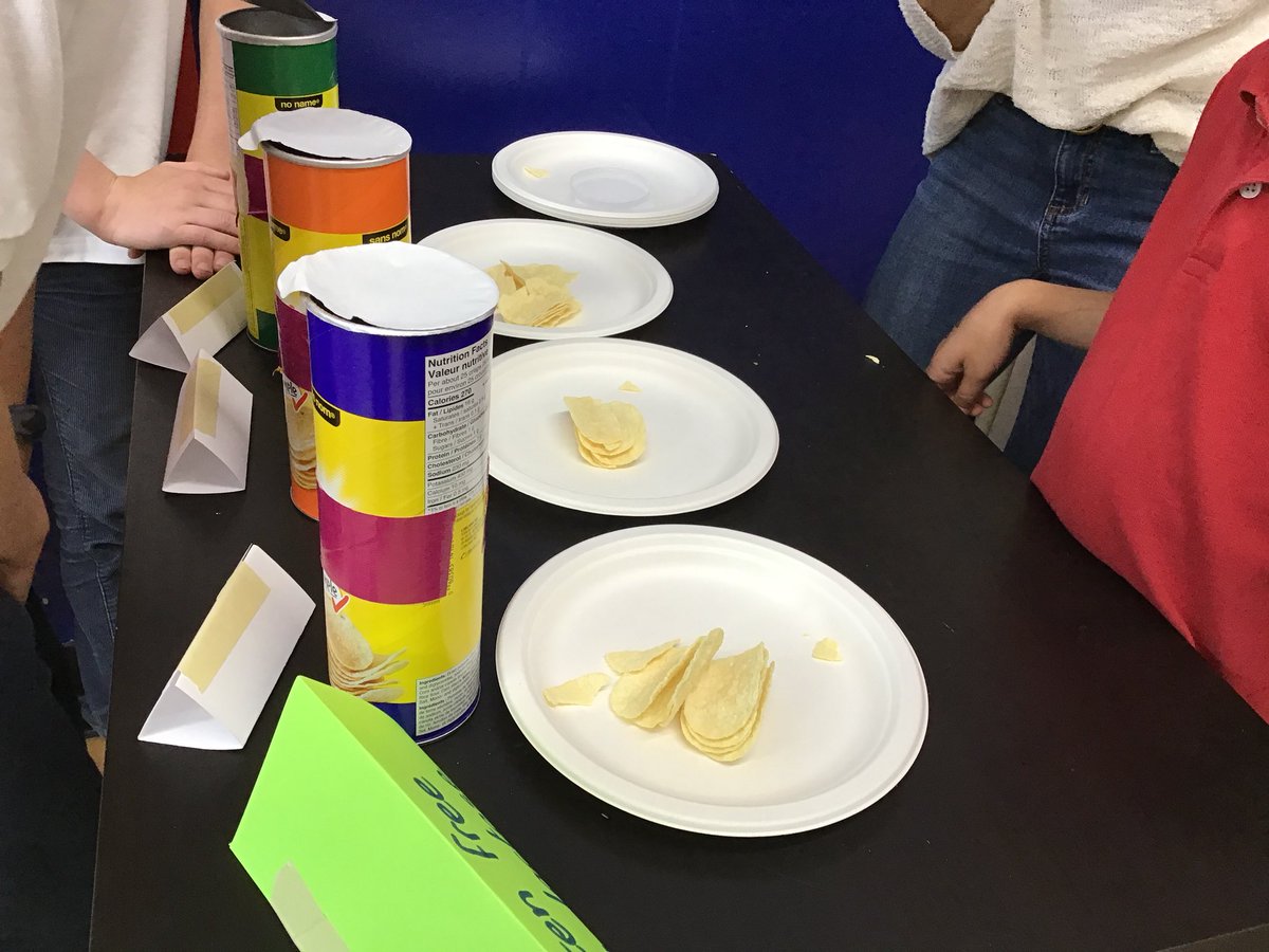 YYC_ce2's tweet image. Nous avons présenté notre projet cuisine et les articles de journal en lien avec ce projet.
Nous avions aussi 2 stations de dégustation à l’aveugle. #ClasseDuGout
🔴 Découvrir 3 sucres différents
🔵 Découvrir 3 croustilles différentes.
Notre stand a eu beaucoup de succès. 😃👍🏼