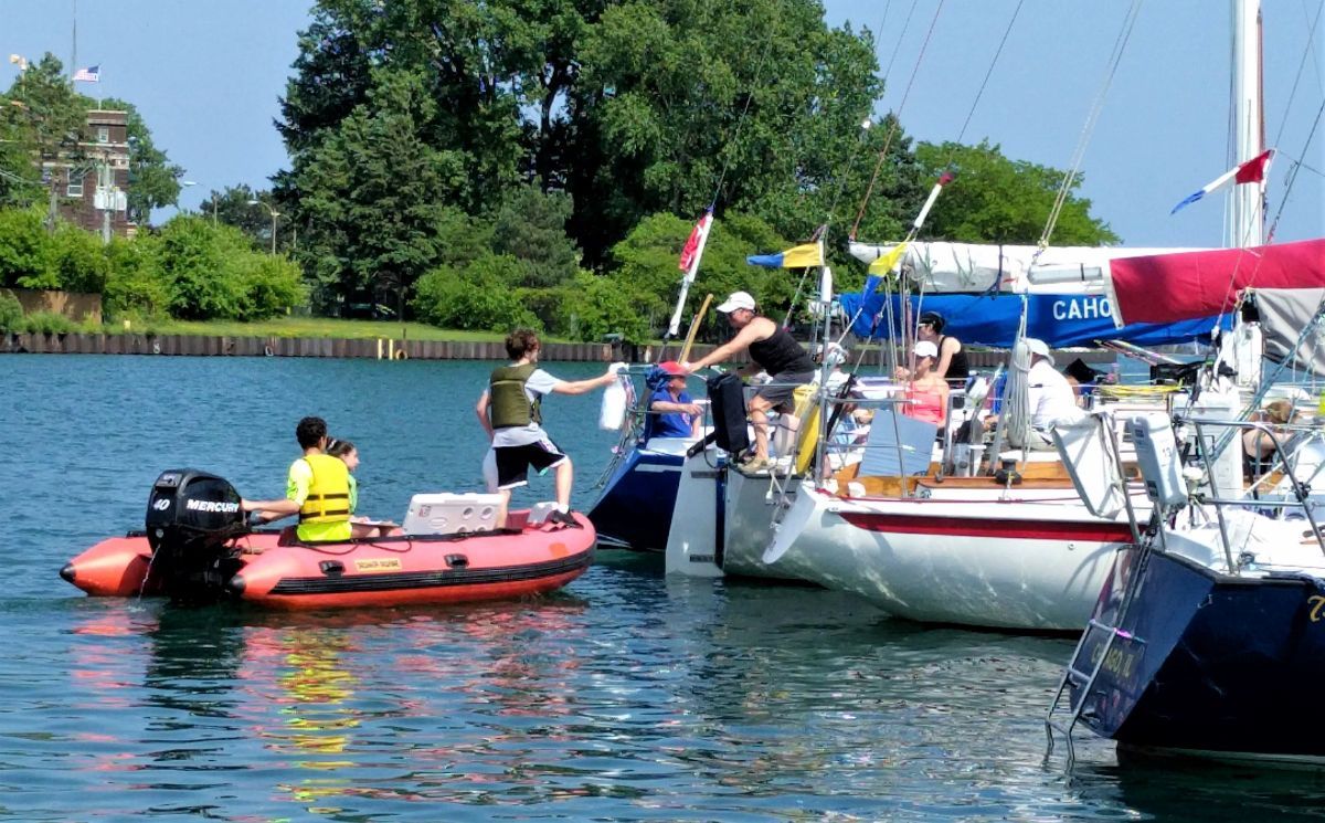 JuniorSail's tweet photo. We need your help: Chicago-Waukegan Race this weekend!! ⛵ ⛵ ⛵ - https://t.co/ySsReuMOza https://t.co/AyoIAL37k2