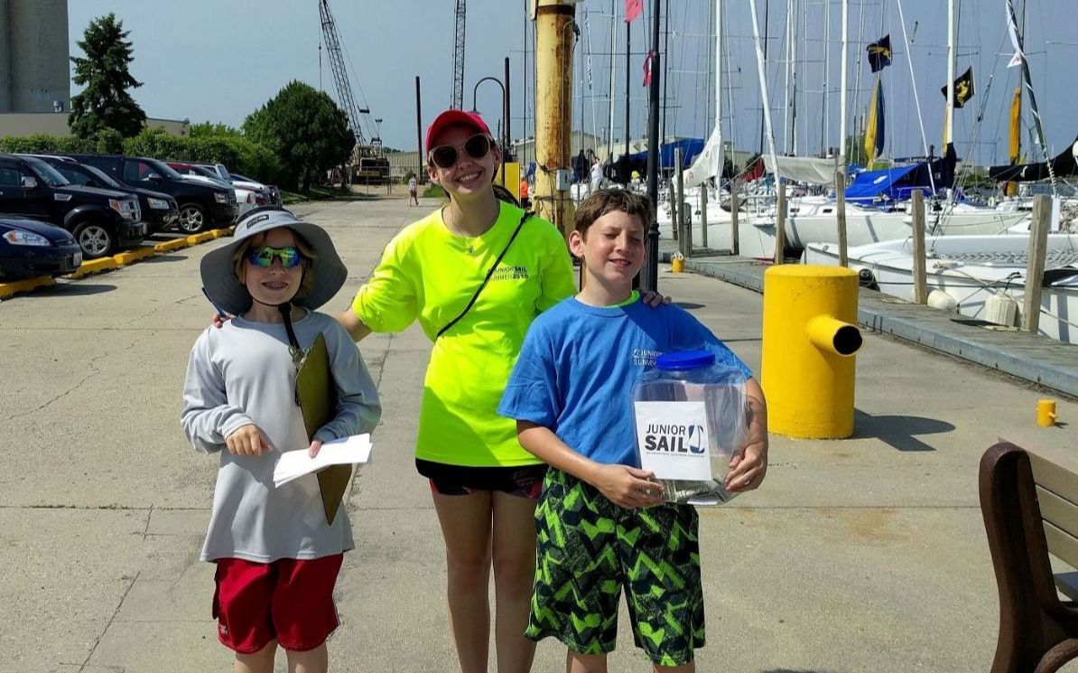 JuniorSail's tweet photo. We need your help: Chicago-Waukegan Race this weekend!! ⛵ ⛵ ⛵ - https://t.co/ySsReuMOza https://t.co/AyoIAL37k2