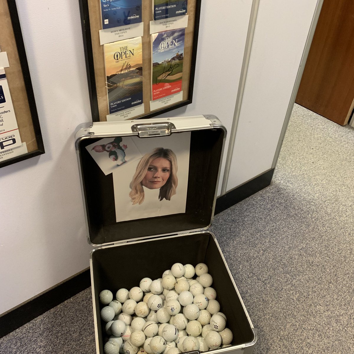 📦 Last chance to enter ‘What’s In The Box’! 📦 Comment with how many dirty balls are in the box, follow us, retweet & like.Closest guess wins SRC goodies. Draw if more than 1 correct guess. 
Winner announced tomorrow! 

#whatsinthebox #giveaway #golf #freebie #WITB #golfgiveaway