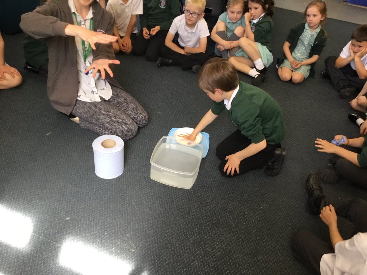 MissEBonney's tweet photo. ⭐️⭐️Messy learning alert!⭐️⭐️ Year 2 know that our local beaches are great fun, but we've also been learning about the dangers. Yesterday, we got stuck in "quicksand" and learnt what to do if it ever happens for real. Thanks to Furness Coastguard for our wristbands and books 👍🏻 https://t.co/aRjL1575uu
