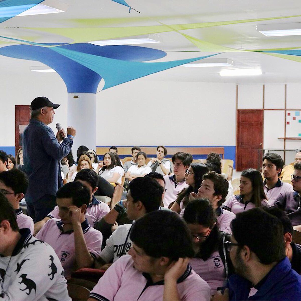 WordCampCR's tweet photo. Hoy nos encontramos en CEDES Don Bosco en Alajuelita, compartiendo con los chicos del cole sobre WordPress 101 y el Uso de Redes Sociales-Comunicación determinativa. Así que cuéntenos ¿que les pareció la charla?
.
.
#wordpress #wcsj #caminoalwordcamp #vamosalcole #Meetup https://t.co/pByia7M8GN