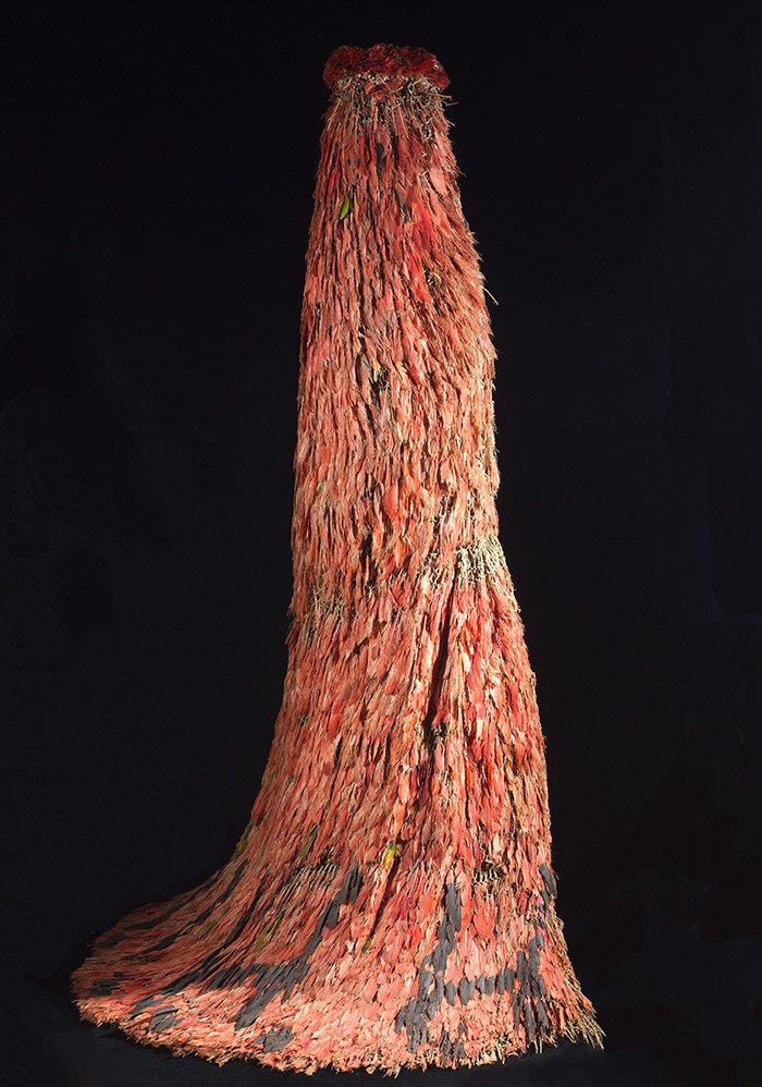 Gaia_and_Clio's tweet photo. Dr. Bleichmar @usc opened #VisualVoyages exhibit w/ an argument + narrative with this Tupinambá feather cape - an indigenous object from 17th c. #Brazil and not Columbus. #HSTMI @TheHuntington https://t.co/bOZNNHlkOi