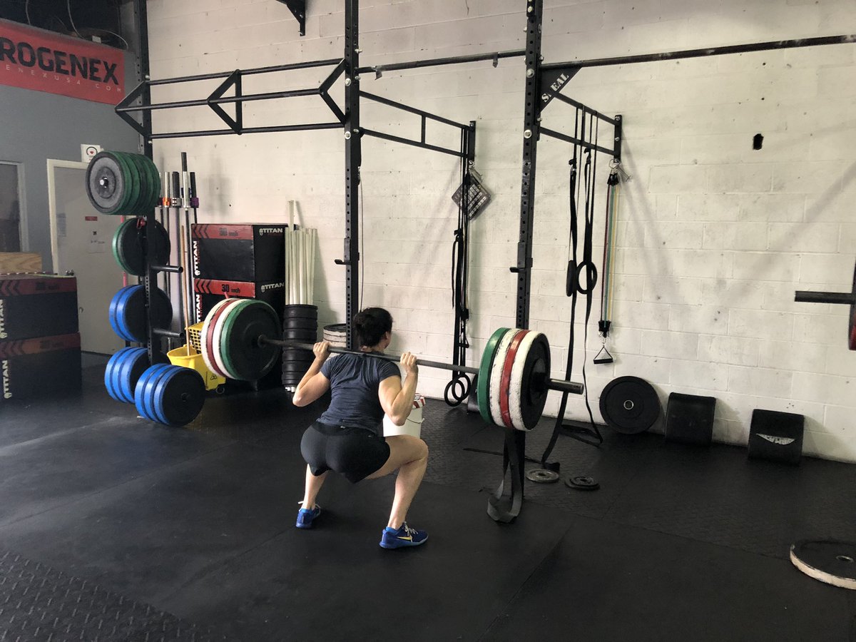 everhardcf's tweet photo. heavy squats &amp; heavy deadlifts &amp; strong women 💀 https://t.co/R8jZsNVIP8